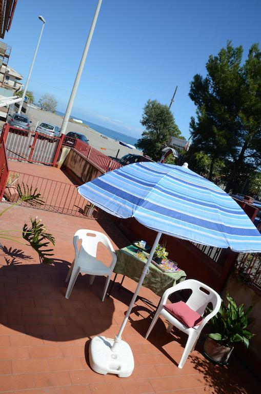 Casa Susanna Fondachello  Luaran gambar