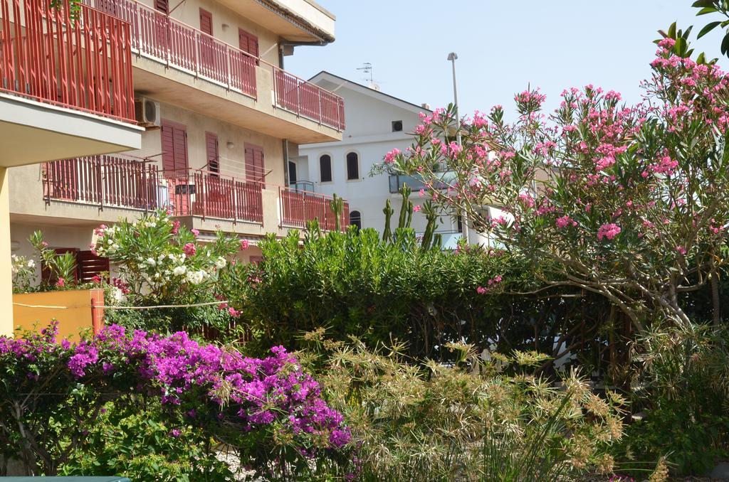 Casa Susanna Fondachello  Luaran gambar